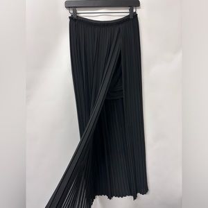 Lush Black Pleated‎ Double Slit Skirt, Size Small